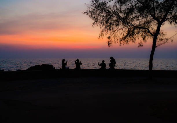 istock Silhouette of people 1324826348