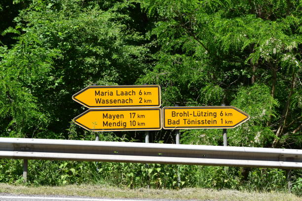 istock way sign near Laacher See 1324838671