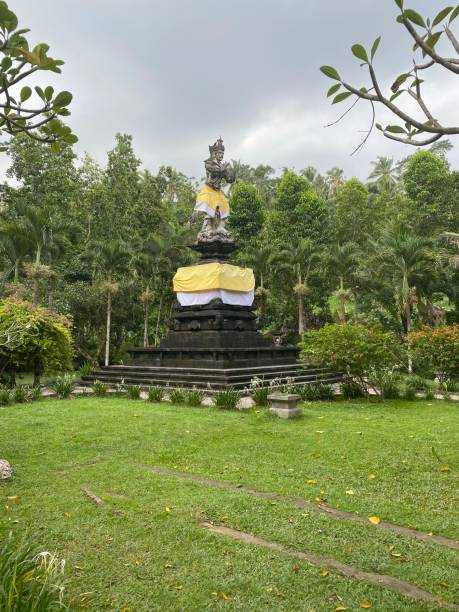 バリ島の伝統的なバリの石造りの芸術と彫刻文化 - bali balinese culture art carving ストックフォトと画像