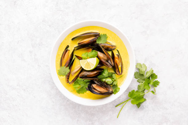 Mussels in coconut cream curry sauce, top down view