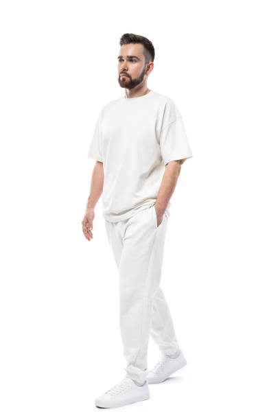 bel homme portant des vêtements blancs avec un espace vide pour le design sur fond blanc - short phrase photos et images de collection