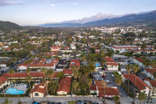 istock Santa Barbara Cityscape in California 1324851924