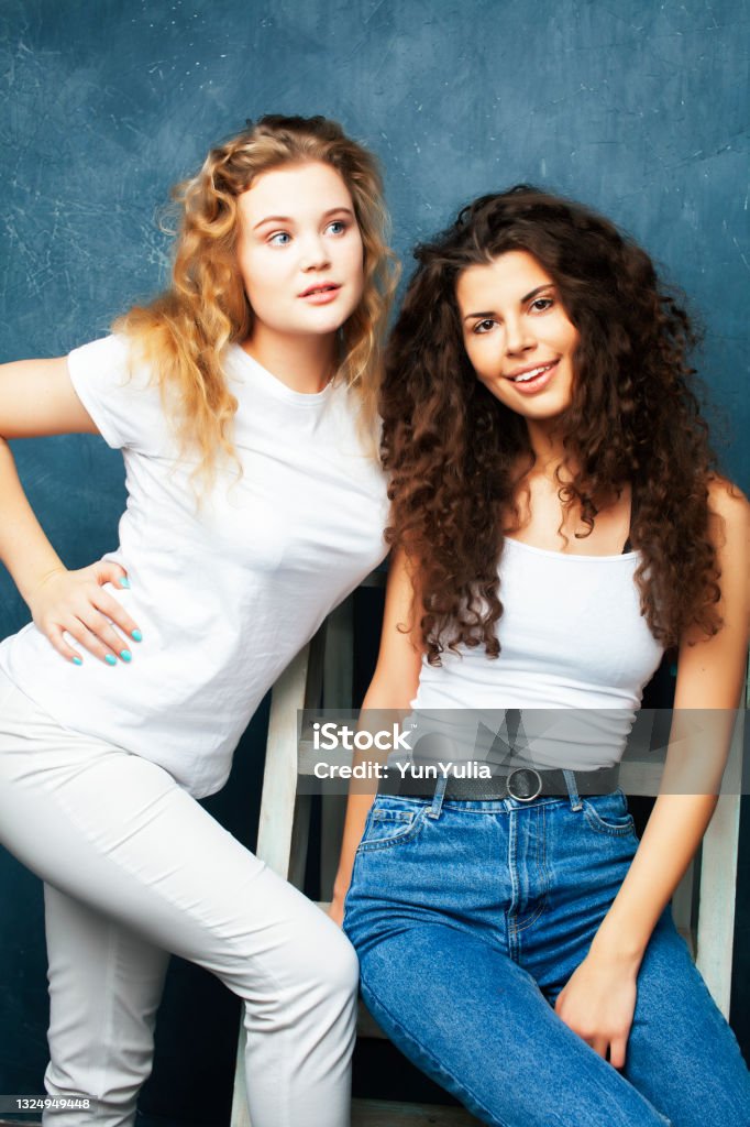 молодые девушки-подростки