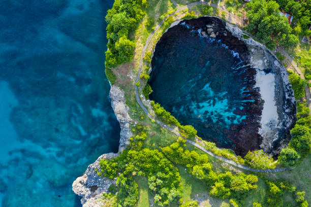 istock Devil's Tears shoreline in Nusa Penida in Bali 1324968966
