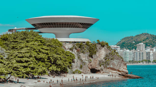 le musée d’art contemporain de niterói conçu par oscar niemeyer - niteroi photos et images de collection