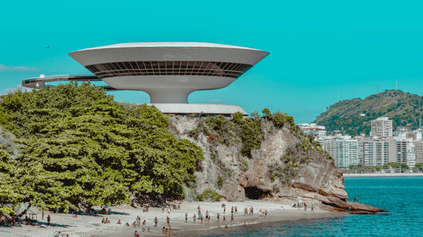 the museum of contemporary art in niterói designed by oscar niemeyer - niteroi imagens e fotografias de stock