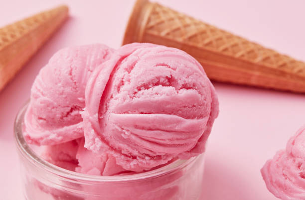 istock Pink strawberry ice cream close-up 1325021396