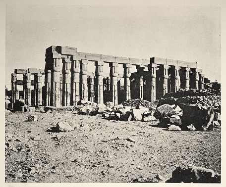Fotografía antigua de la Columnata del Templo, Luxor, Egipto, Siglo 19 photo