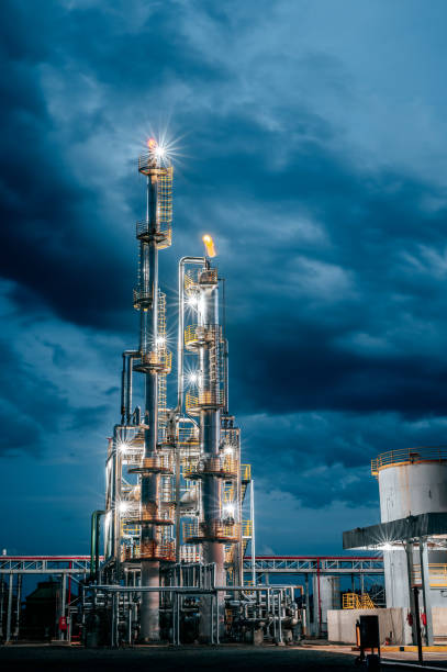 oil refinery Oil refinery petrochemical plant stock pictures, royalty-free photos & images