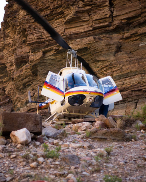 helikopter wielkiego kanionu - canyon majestic grand canyon helicopter zdjęcia i obrazy z banku zdjęć