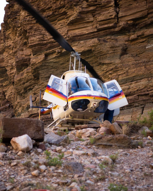 helicóptero grand canyon - canyon majestic grand canyon helicopter - fotografias e filmes do acervo