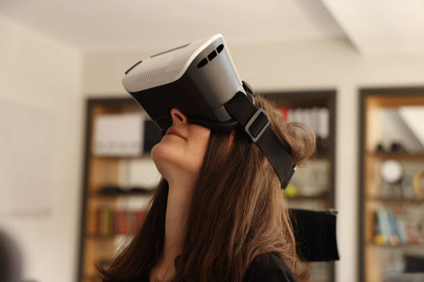 istock Woman Wearing virtual reality glasses in Office 1325119512