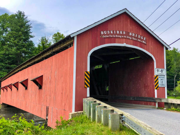 istock Red wooden covered bridge in Vermont 1325156558