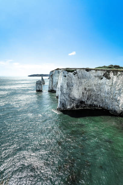 Sea View Of While Rocks And Cliffs Near Durdle Door, UK Sea View Of While Rocks And Cliffs Near Durdle Door, UK jurassic coast world heritage site stock pictures, royalty-free photos & images