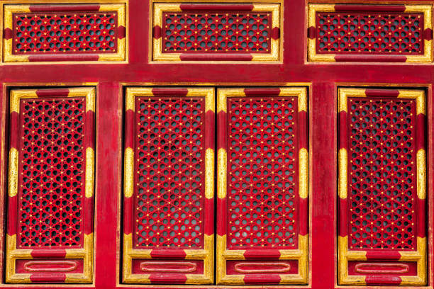 temple du ciel de pékin, porte architecturale de style traditionnel chinois - beijing temple of heaven temple door photos et images de collection