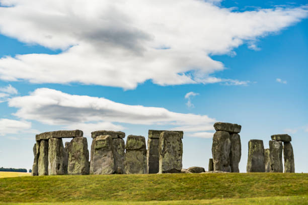 The ancient prehistoric site of Stonehenge, England UK Stonehenge an ancient prehistoric stone monument near Salisbury, Wiltshire, UK. It was built anywhere from 3000 BC to 2000 BC. Stonehenge is a UNESCO World Heritage Site in England. ancient sundial stock pictures, royalty-free photos & images