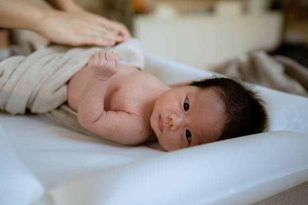 istock Mom using towel rub the baby body dry after bath. 1325263548