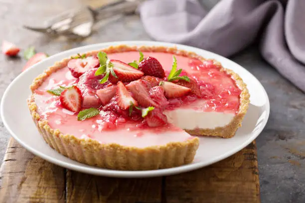 Rhubarb and strawberry tart with graham cracker base