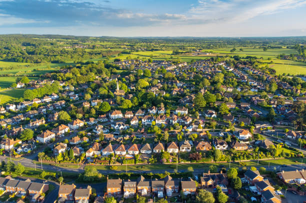 夏の英国の村の空中写真、スタッフォードシャー、イングランド - staffordshire ストックフ�ォトと画像