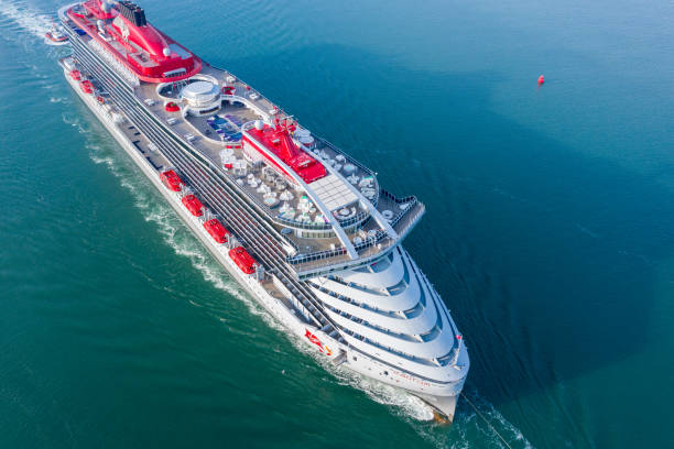 scarlet lady is a cruise ship operated by virgin voyages - 維珍集團 個照片及圖片檔