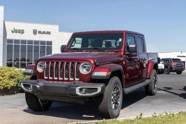 jeep gladiator display at a jeep ram dealer. the stellantis subsidiaries of fca are chrysler, dodge, jeep, and ram. - jeep stockfoto's en -beelden