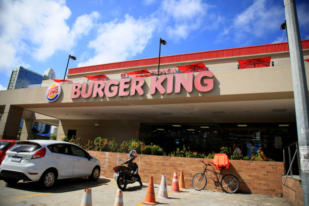 burgerking w salvador - starbucks drive through coffee store zdjęcia i obrazy z banku zdjęć