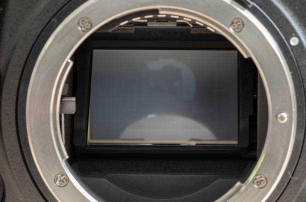 フルフレーム35mm 46メガピクセルのbsi cmosセンサーと現代のデジタル一眼レフカメラの金属マウントクローズアップ写真、 - sensor ccd electronics industry cmos ストックフォトと画像