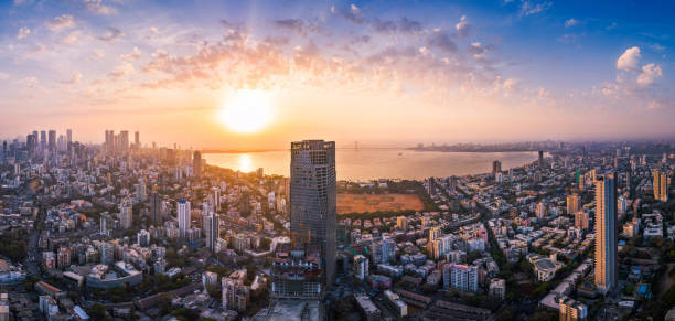 중앙에 있는 반드라 울리 씨 링크를 보여주는 뭄바이의 전망. - mumbai 뉴스 사진 이미지