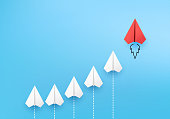 business-kreative-idee-minimal-konzept-ebene-3d-papier-gruppe-von-papierebene-in-eine.jpg?b=1&s=170x170&k=20&c=zG-S68fjU5yORu9zwBDMKJMnu8mWxWaXxwkrBy2mGpw=