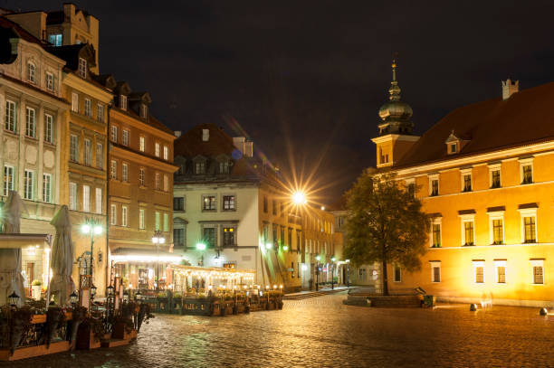 istock Old Town in Warsaw 1325393774