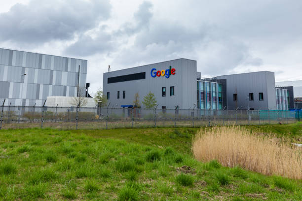 google datacenter em eemshaven, holanda - google analytics - fotografias e filmes do acervo