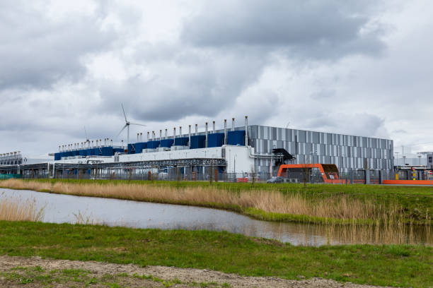 google datacenter em eemshaven, nos países baixos - google analytics - fotografias e filmes do acervo