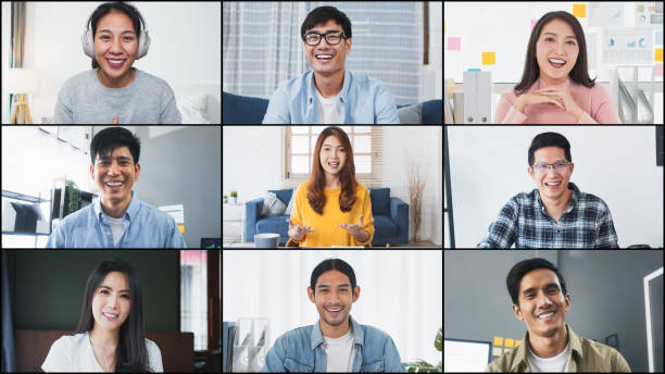 Group of young Asian business people, office coworker on video online conference call, remote team meeting. Work from home, internet communication technology, coronavirus social distancing lifestyle grupo de jóvenes asiáticos de negocios, compañero de trabajo de oficina en video llamada de conferencia en línea, reunión remota del equipo. trabajo desde casa, tecnología de comunicación en internet, estilo de vida de distanciamiento social por cor