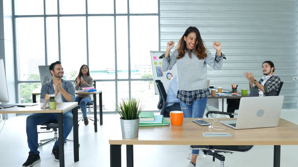Office teamwork celebration working happiness Happy business people dance expression together at office after job done complete in meeting room. Diversity people happy moment dance together in company oficina trabajo en equipo celebración de trabajo felicidad feliz gente de negocios bailan expresión juntos en la oficina después del trabajo hecho completo en la sala de reuniones. diversidad personas feliz momento bailan juntos en compañía