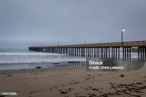 Cayucos State Beach Pier Stock Photo - Download Image Now - Cayucos, Coastline, Bay of Water
