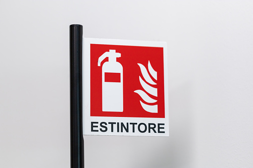 Signal of the presence of a fire extinguisher