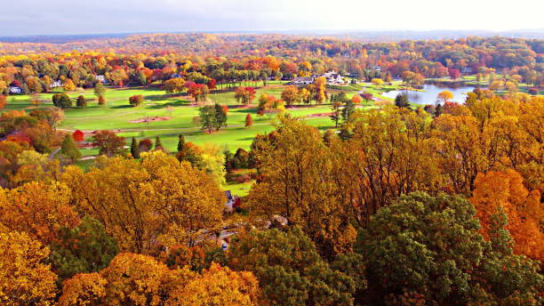 campo de golf aéreo otoñal - nueva jersey fotografías e imágenes de stock