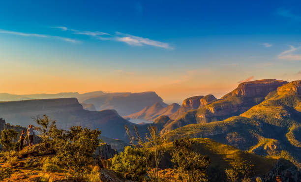 malowniczy kanion rzeki blyde i trzy rondavels w trasie panarama w mpumalanga sabie republika południowej afryki - prowincja mpumalanga zdjęcia i obrazy z banku zdjęć