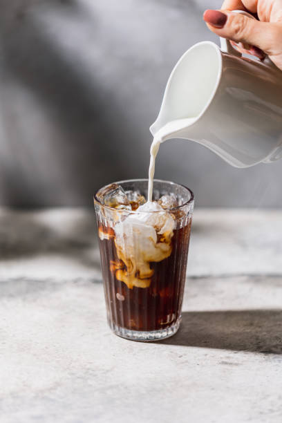 wir kawy - iced coffee zdjęcia i obrazy z banku zdjęć