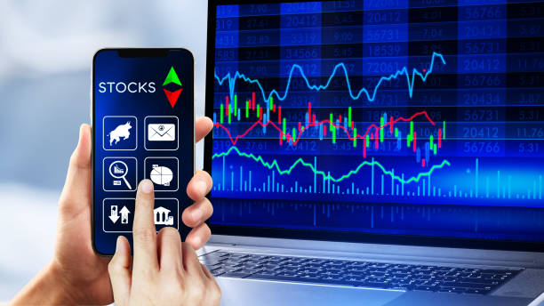 스톡 그래프 화면 표시. - iphone trading stock market finance 뉴스 사진 이미지