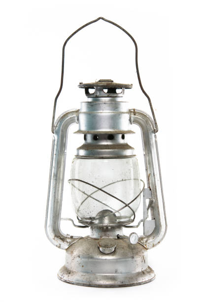 vieja lámpara de plata aislada sobre fondo blanco. linterna que hace luz. - hurricane lantern fotografías e imágenes de stock