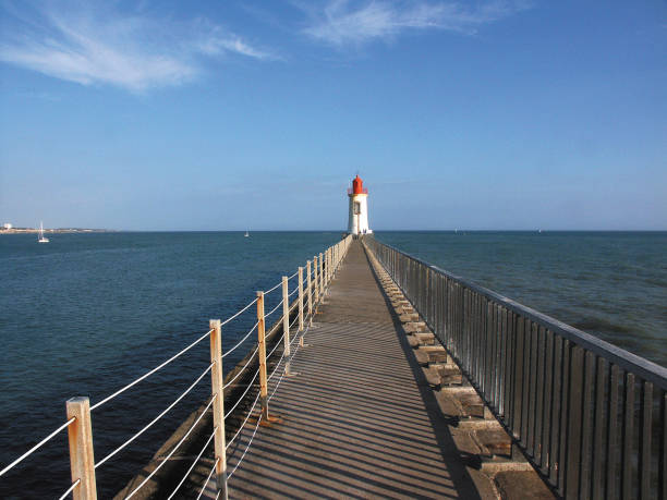 это les sables-d'olonne приморский курортный горо�д в западной франции, на берегу атлантического океана. он известен как отправная точка vendee globe вокр� - vendee стоковые фото и изображения