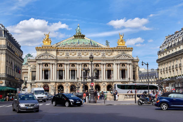 View Place de l'Opera and Opera de Paris building. Grand Opera (Garnier Palace) is famous neo-baroque building in Paris. View Place de l'Opera and Opera de Paris building. Grand Opera (Garnier Palace) is famous neo-baroque building in Paris. - Europe place de lopera stock pictures, royalty-free photos & images