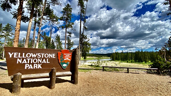 yellowstone national park - sign