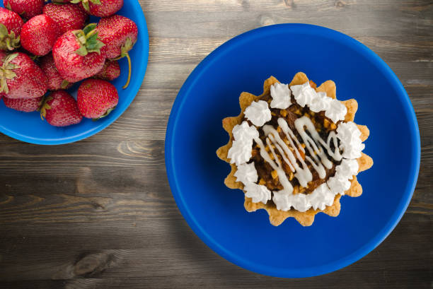 istock cake on a wooden background 1325600314