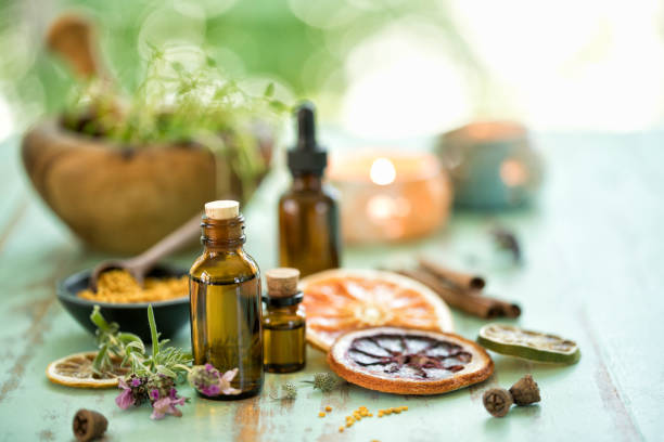 эфирные масла фон - herbal medicine aromatherapy homeopathic medicine aromatherapy oil стоковые фото и изображения