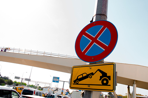 Parking is Prohibited Traffic Sign, İzmir Konak, Tow Truck