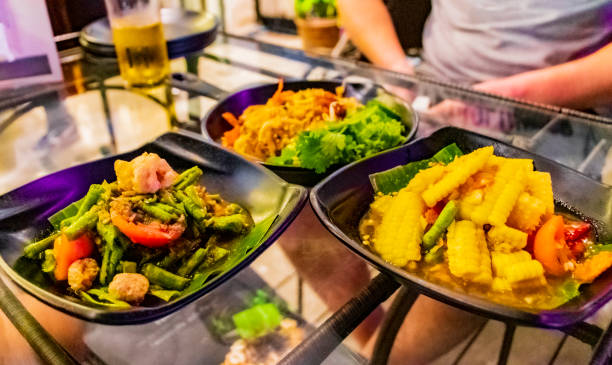 shrimps corn salad and noodles typical spicy thai food in restaurant bangkok thailand. - huai khwang district imagens e fotografias de stock