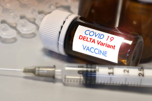 covid-19 delta variant strain vaccine. syringe and vaccine. treatment for coronavirus covid-19. - letter p fotos imagens e fotografias de stock