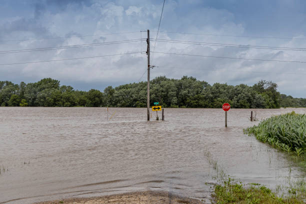 istock SummerThunderstorm & Flooding SummerThunderstorm & Flooding A1R_7770 1325649123